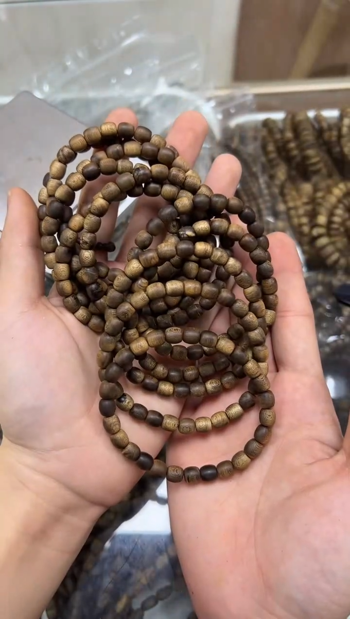 【闪购商品】沉香手串23号柬埔寨多样性发货1条
