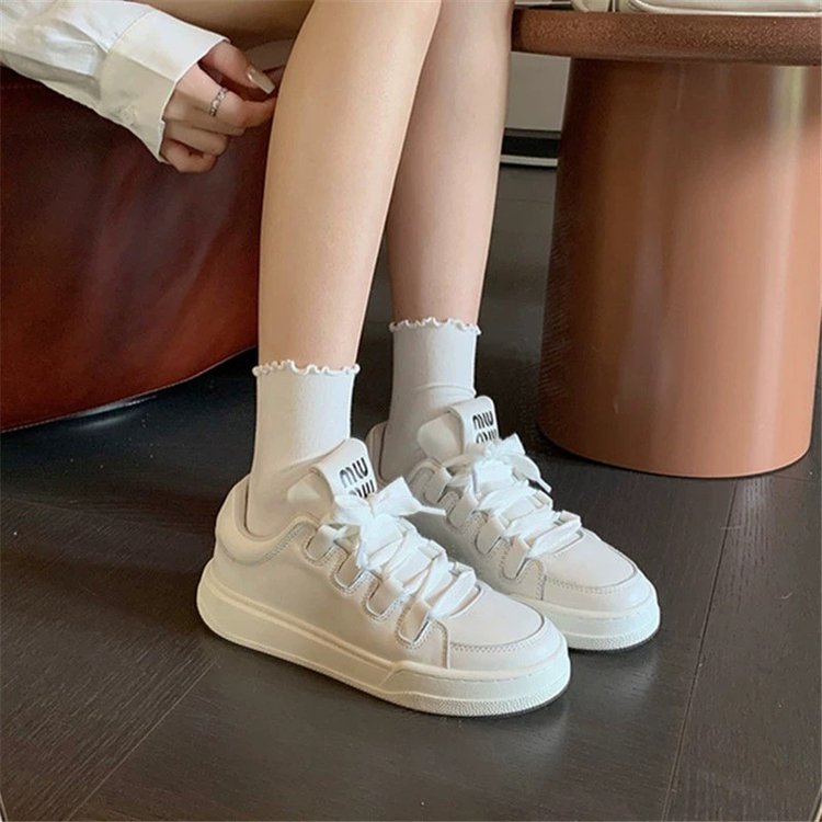 秋季新款百搭小白面包鞋女2024秋新款圆头系带厚底休闲运动板鞋