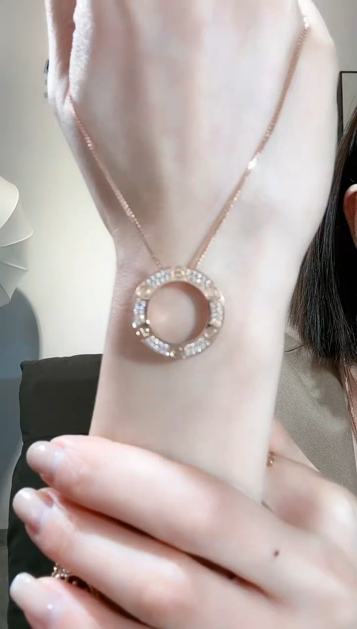 【闪购商品】钻石吊坠(不含链)18K金镶嵌18K金钻石饼饼吊坠