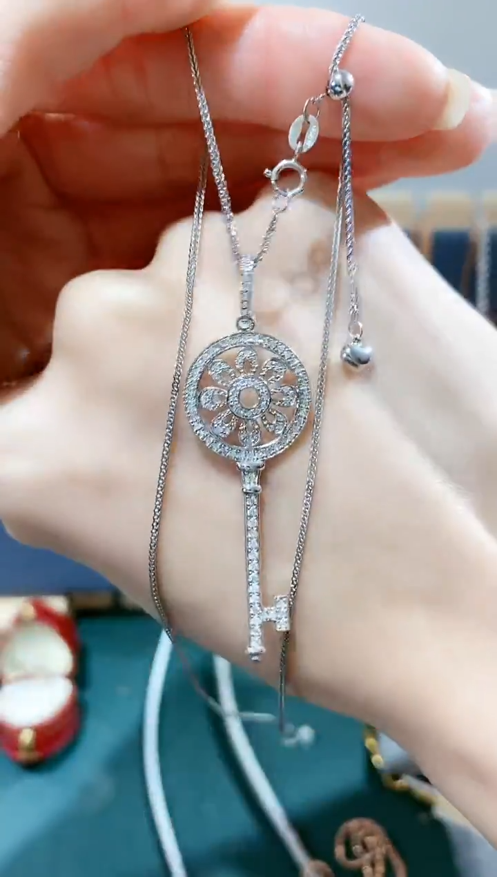 【闪购商品】钻石颈饰18K金镶嵌18K金钻石钥匙套链