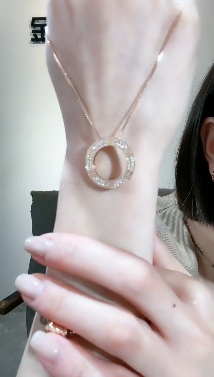 【闪购商品】钻石吊坠(不含链)18K金镶嵌18K金钻石饼饼吊坠