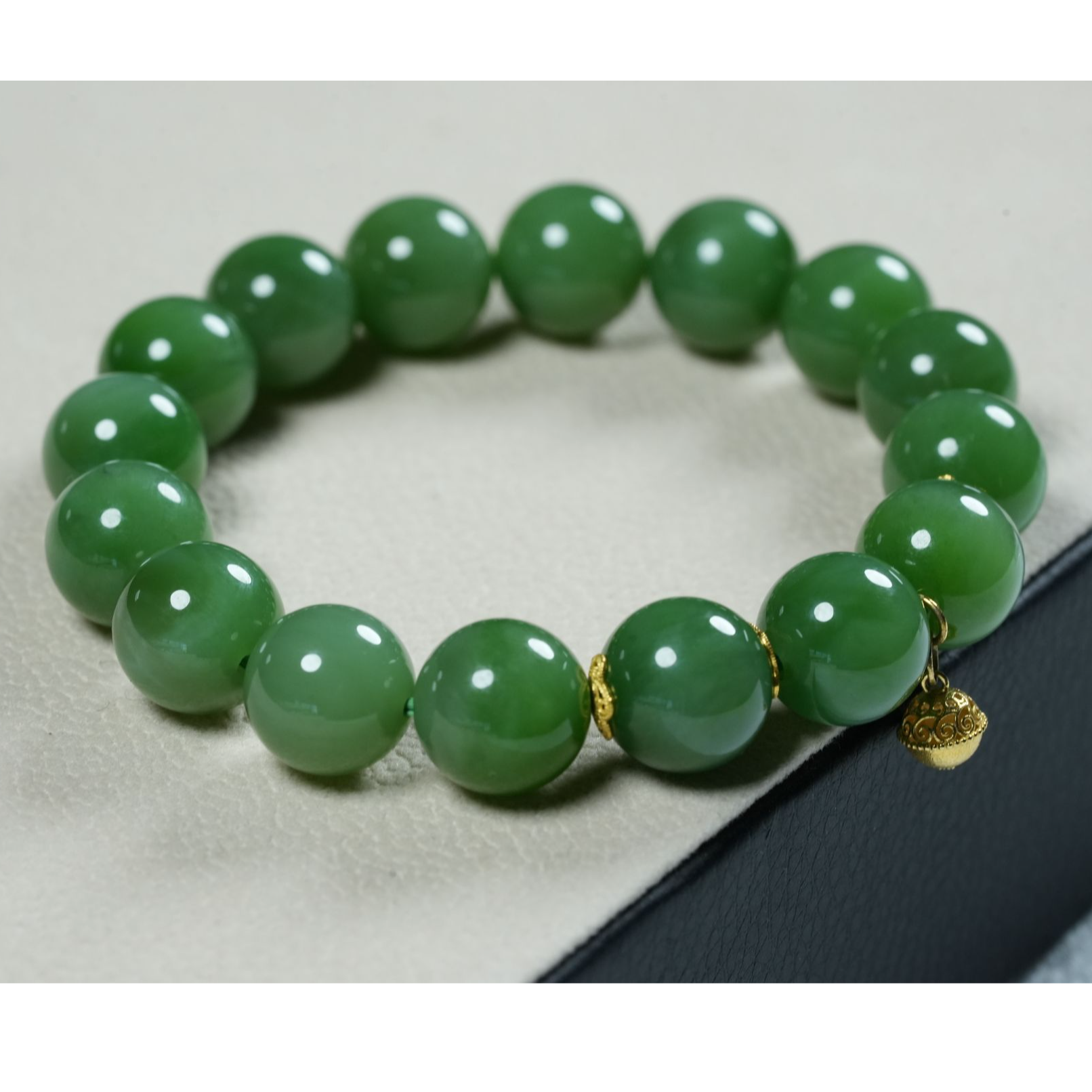 C12F02和田玉碧玉粉绿手串12mm高贵奢华轻奢精美时尚国风