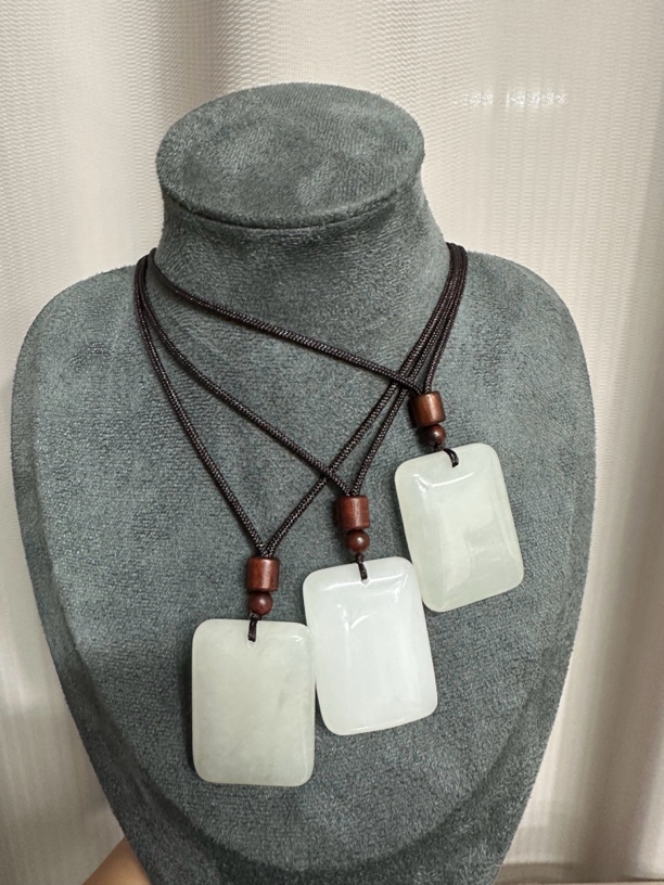 东子宠粉新疆纯天然玉平安无事牌多样性发货其中发一