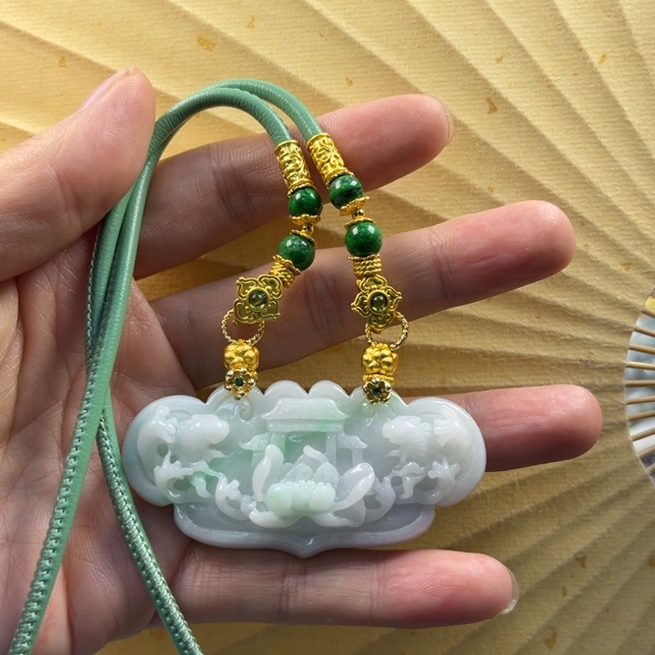 翡翠吊坠(赠链)未镶嵌代编织