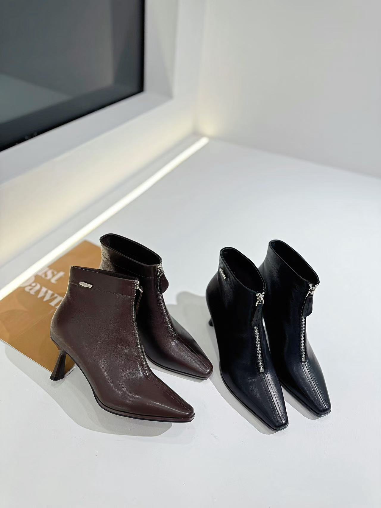 【聚新汇】1159-551新款中筒高跟时装通勤靴子真皮时尚经典