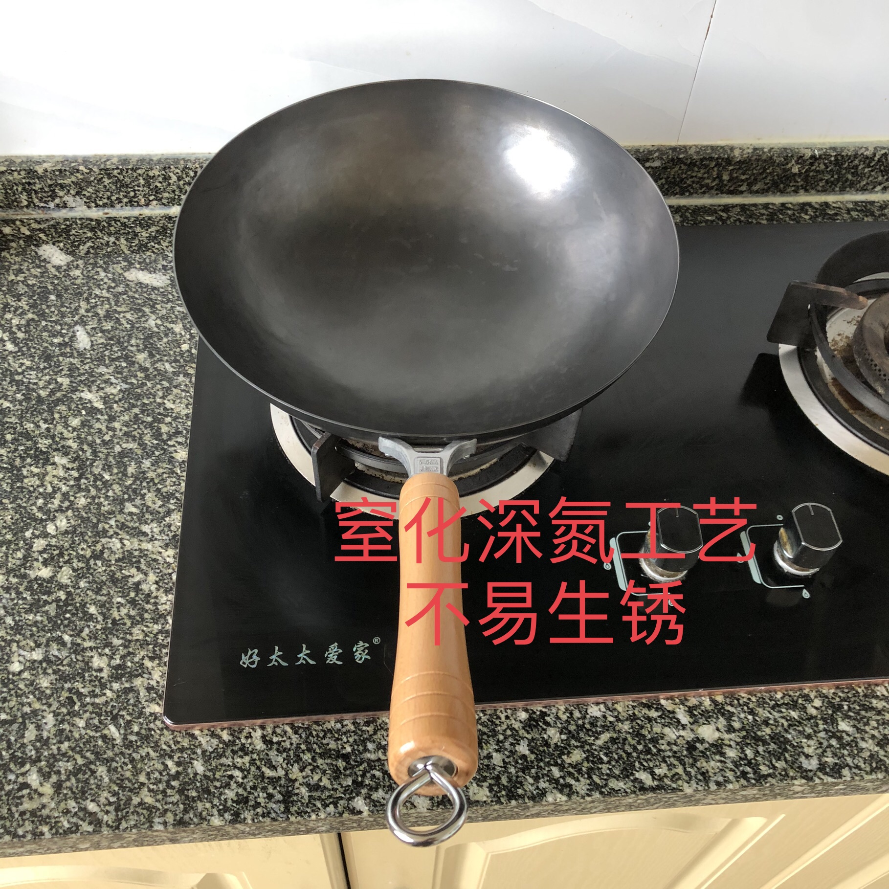 高温窒化圆底铁锅不易生锈好打理，轻便锅身女士轻松驾驭