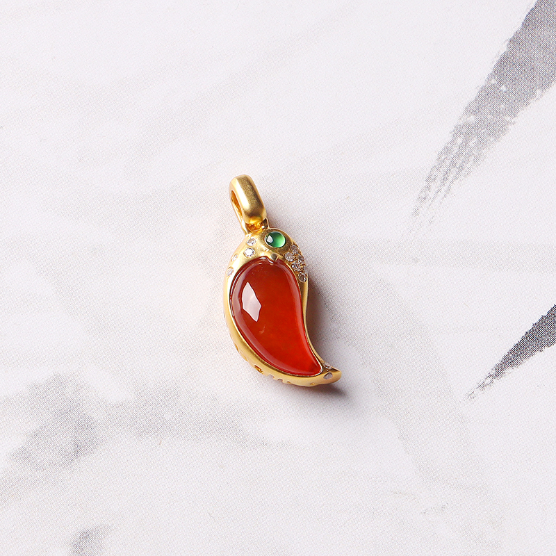 名玉艺术【小辣椒】天然缅甸翡翠 18K金镶嵌 冰种红翡锁骨坠