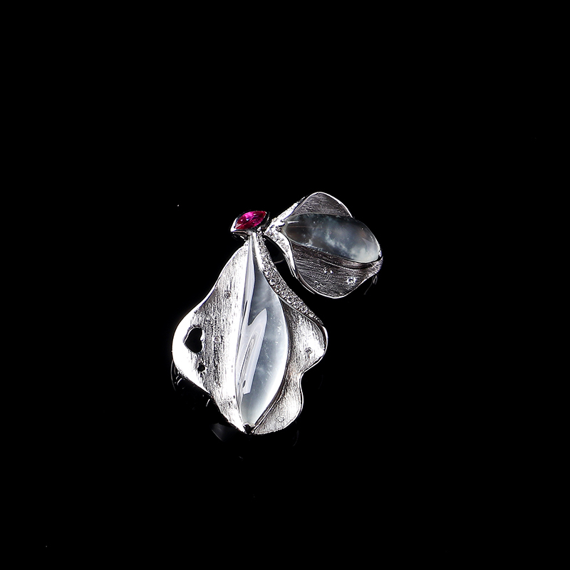 名玉艺术【化蝶】天然缅甸翡翠 18K金镶嵌 高冰种胸针挂件两用款