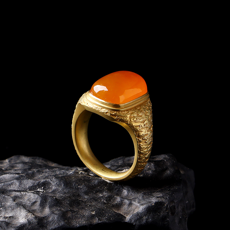 名玉艺术 天然缅甸翡翠 18K金镶嵌 冰种芬达色如意云纹设计款男戒
