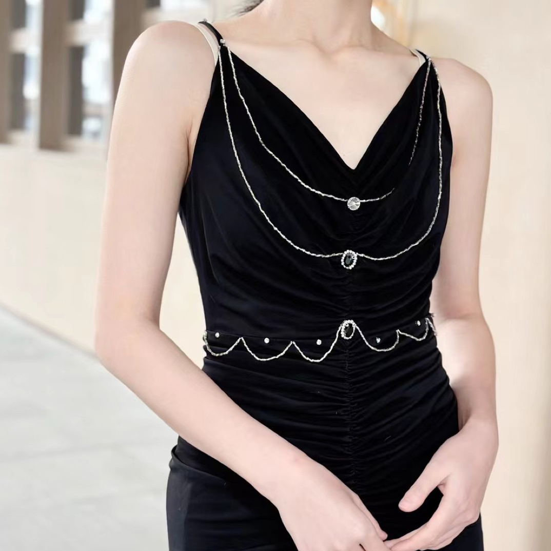 钉珠抽褶吊带连体裙