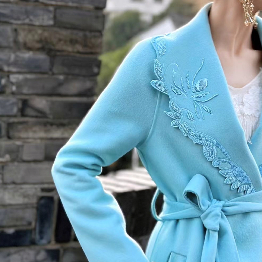 【深圳南油高端定制女装】刺绣钉珠重工羊绒大衣