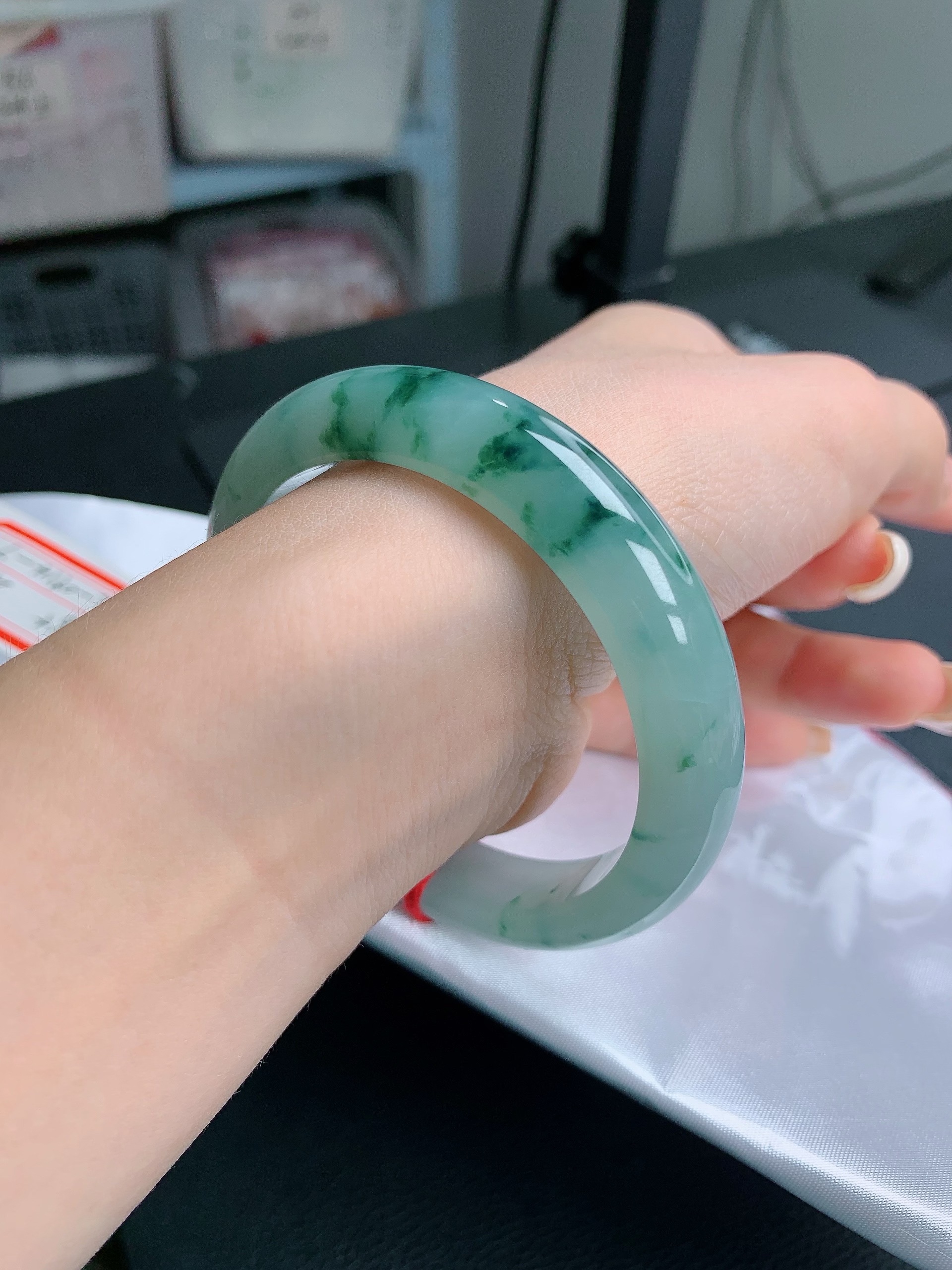 缅甸天然a货翡翠56+圈口冰飘花手镯