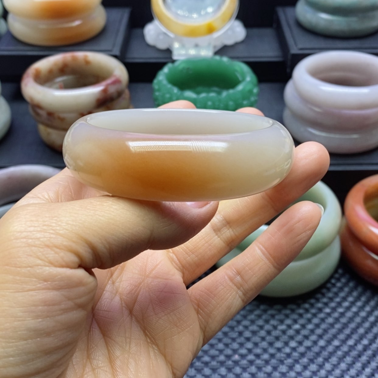 【闪购商品】石英质玉手镯未镶嵌?*影