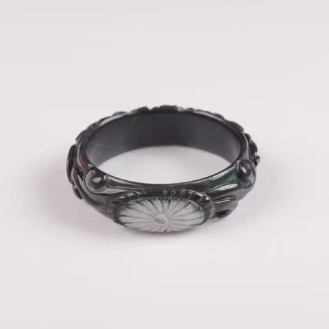 佘太翠玉石手镯上新