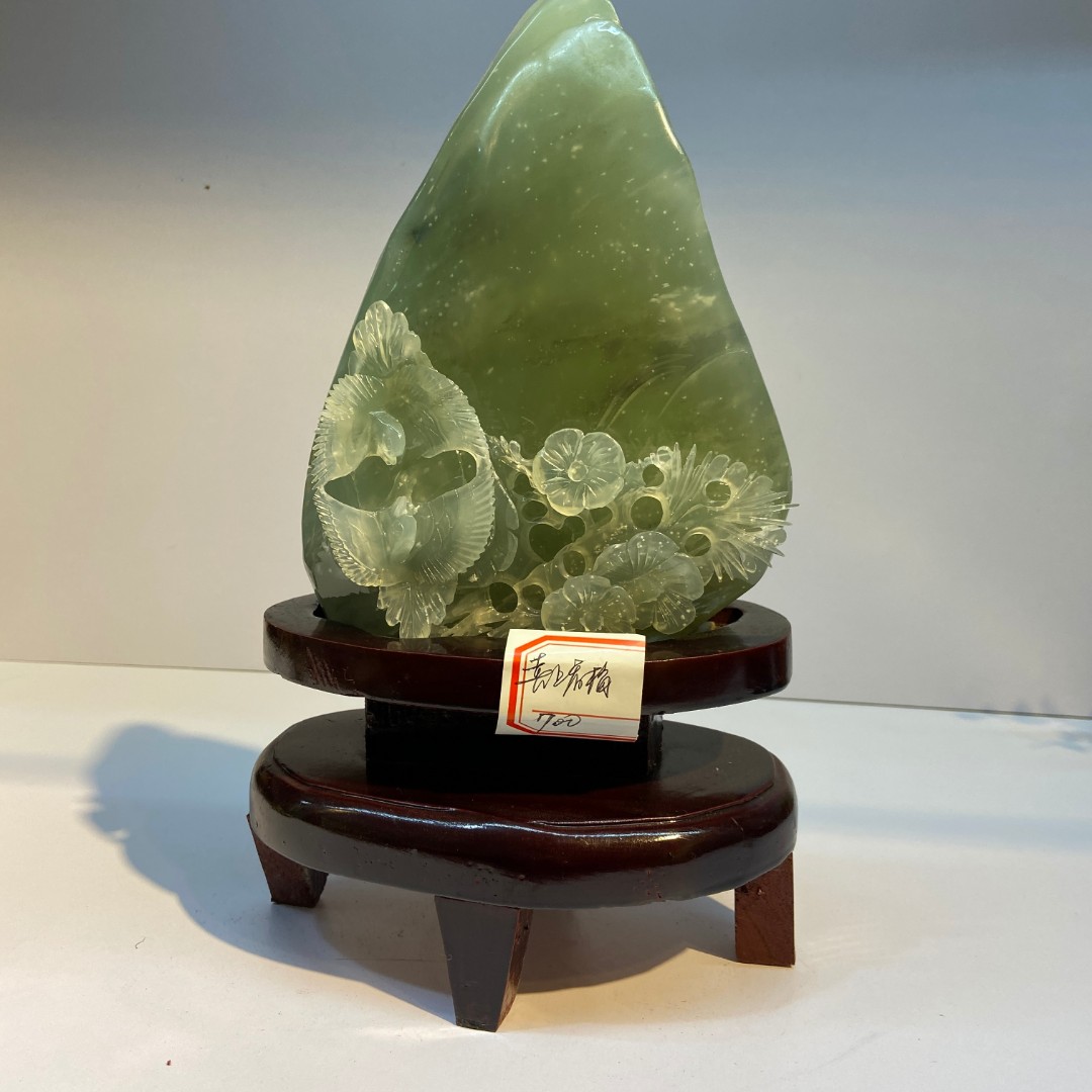 岫岩玉绿料玉石家居摆件手工雕刻有绺裂大块玉石难以避免暴风雪
