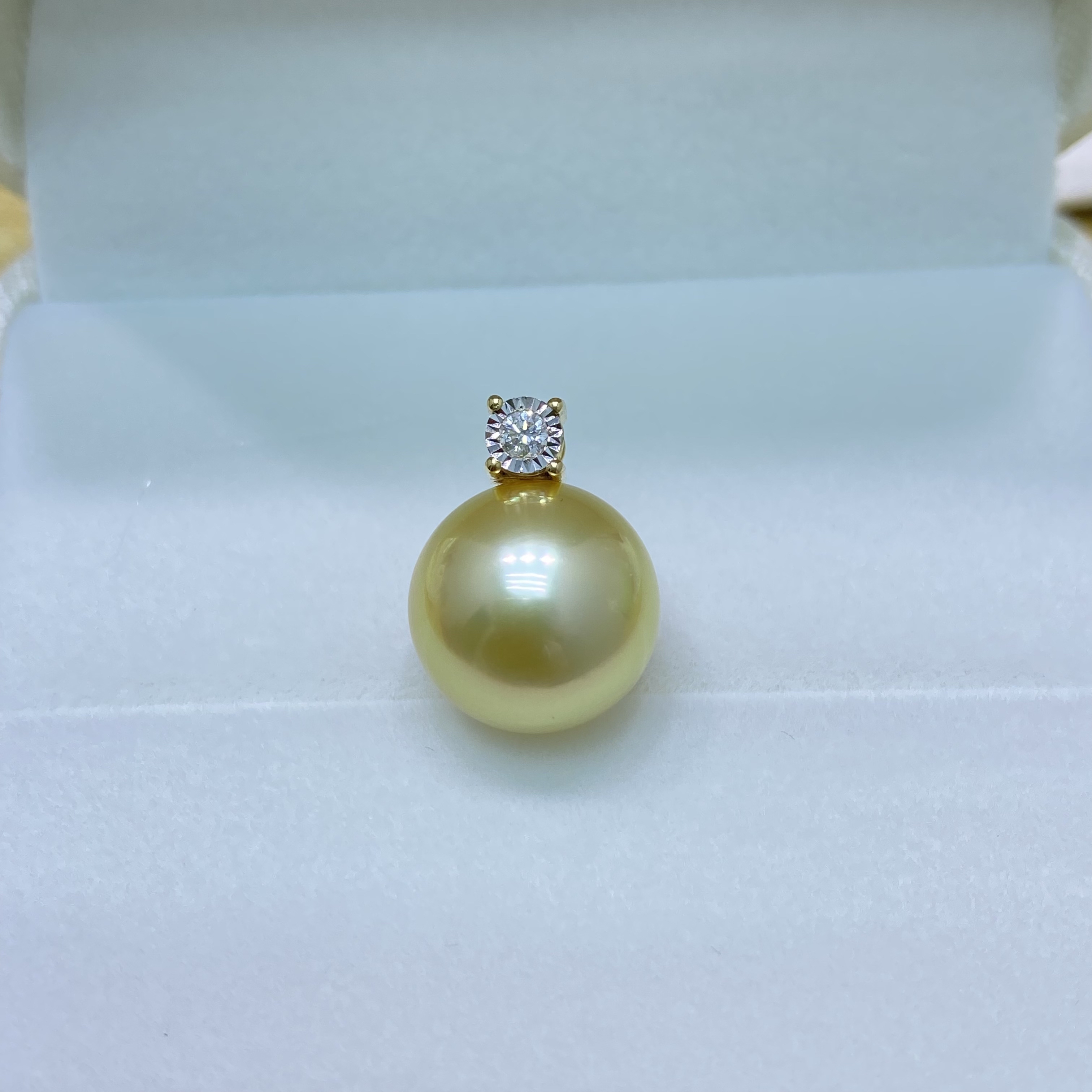 王妃款南洋金珠吊坠正圆近正圆极强光极细微瑕18k金镶嵌