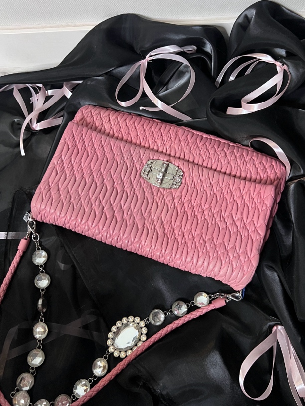 95新 MIU MIU/缪缪 嫩粉褶皱中号双链单肩包xw