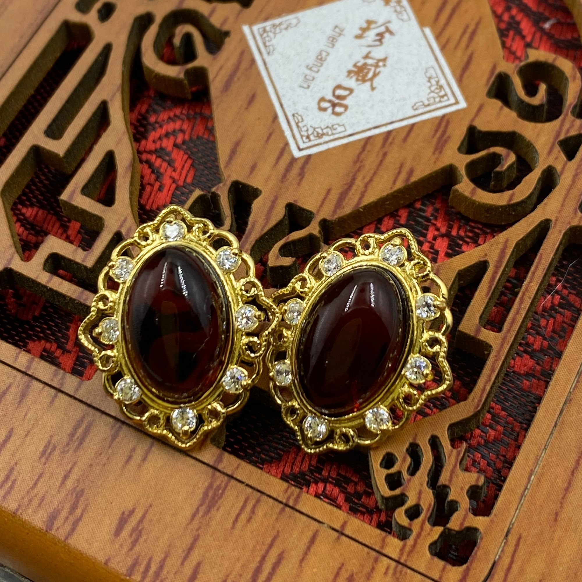 S925银镶嵌血珀耳钉~~手工复古红色古风金色气质优雅多样性发其一