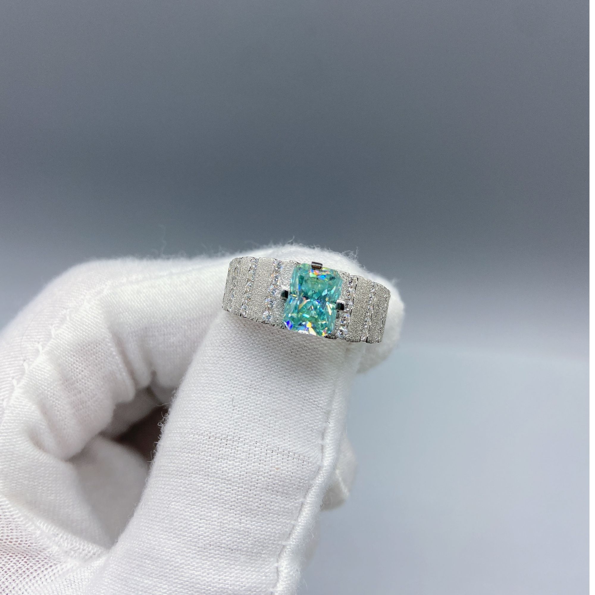 925银莫桑石戒指 【时光轮】时尚薄荷绿男士满钻镶嵌排钻情侣莫桑戒