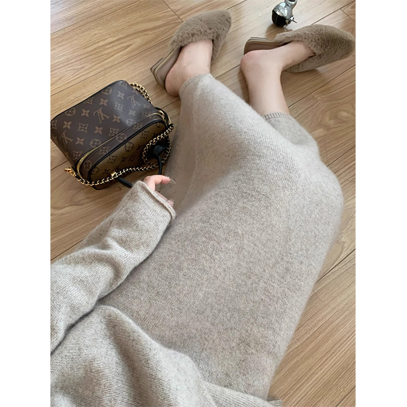 高级感浅驼色软糯半身裙女秋冬季2025新款高腰包臀直筒裙毛呢长裙