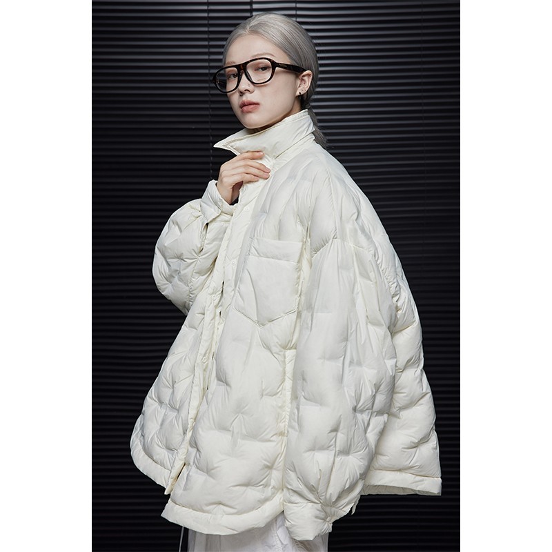 moment白色轻薄款羽绒服女2024新款冬季高级感炸街超好看宽松小众