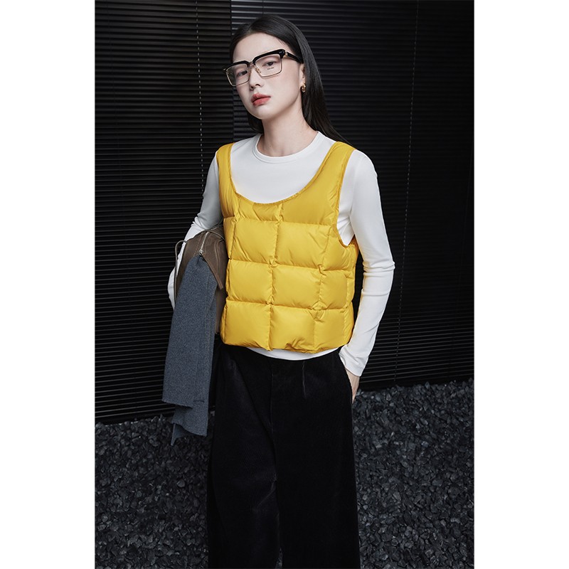 moment黄色短款无袖羽绒马甲背心女2025冬季新款设计感小众独特