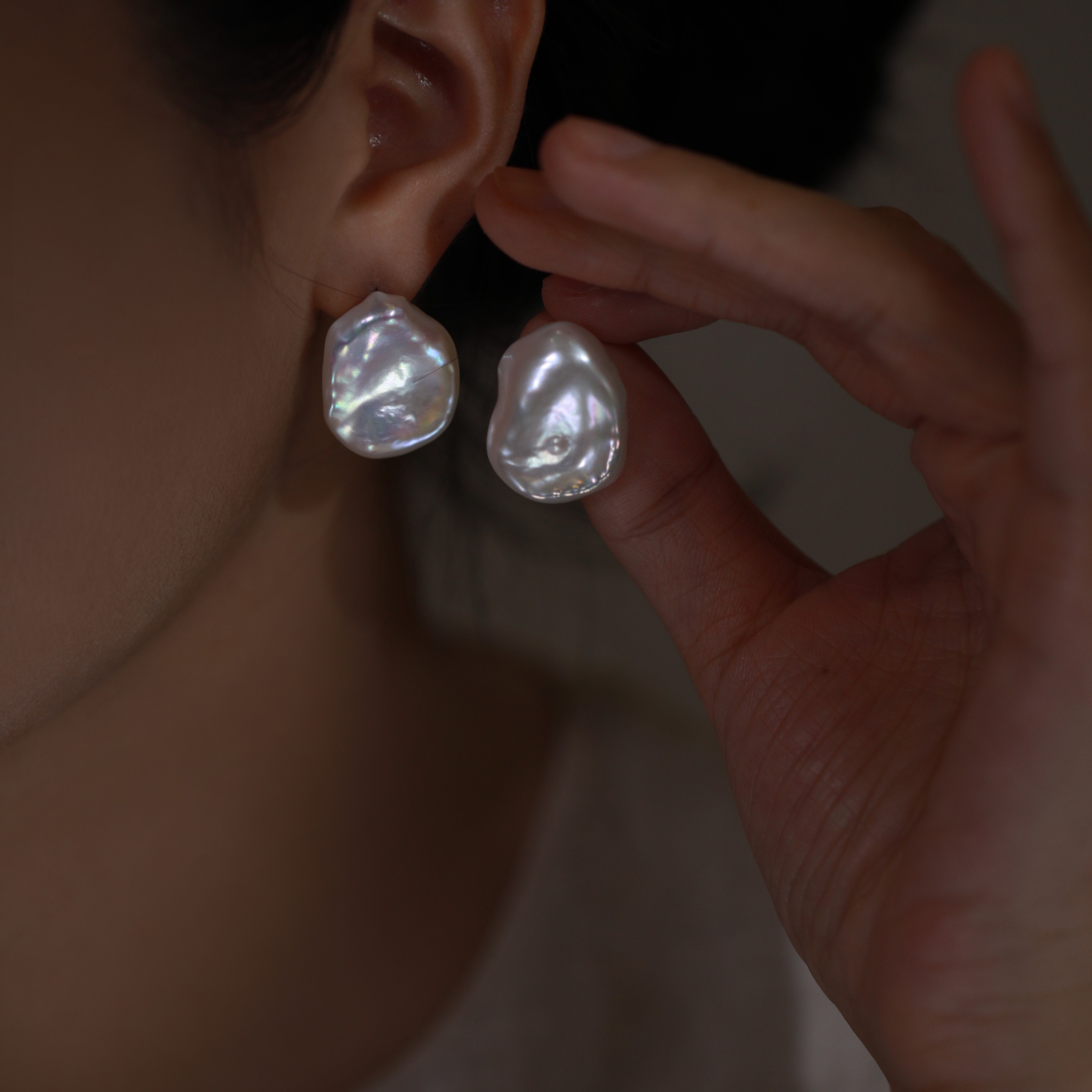 JUNMU炫彩光花瓣巴洛克珍珠耳钉16-18mm多样性发货发一