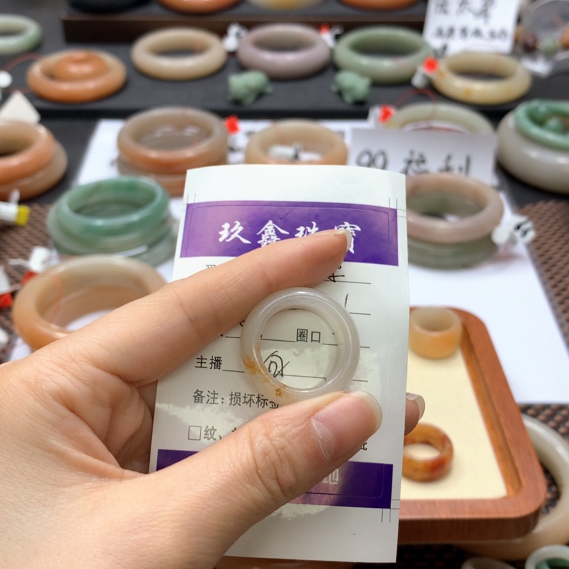 【闪购商品】石英质玉戒指未镶嵌未**秊