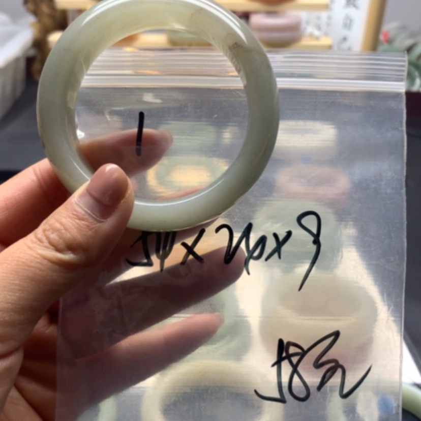 【闪购商品】石英质玉手镯未镶嵌