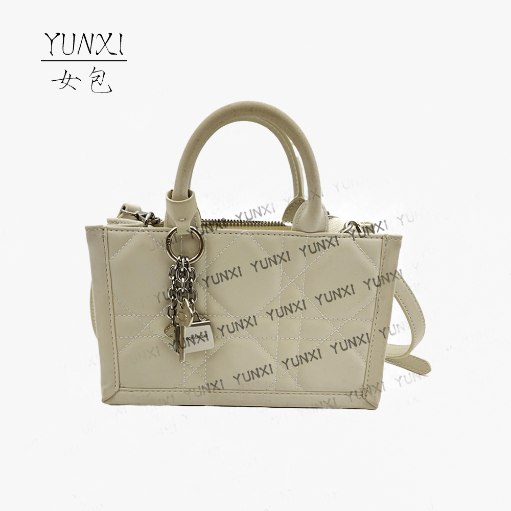 【云溪推荐】MoMo沫沫#9565白色时尚女士气质斜挎单肩包