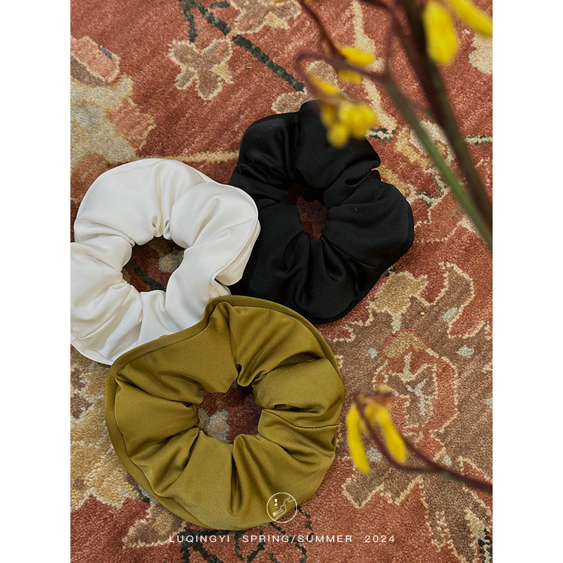 鹭青一原创 缎面木耳边光泽感大肠发圈高级法式气质头饰L24S1893H