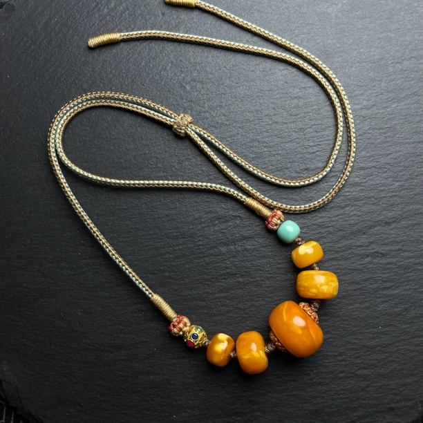 18k金俄料花蜡老形锁骨链