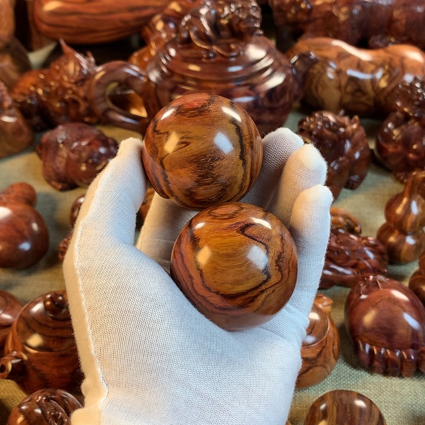【闪购商品】红贵宝鹰*南海南黄花梨
