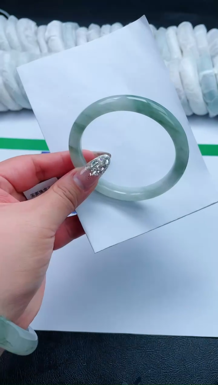【闪购商品】石英质玉手镯未镶嵌24