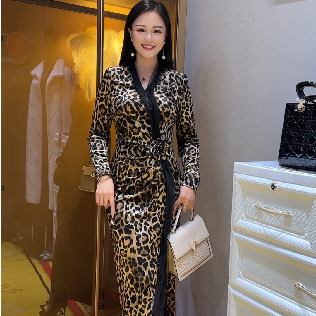 2024秋冬新款气质V领时尚高级感豹纹显瘦修身连衣裙99181