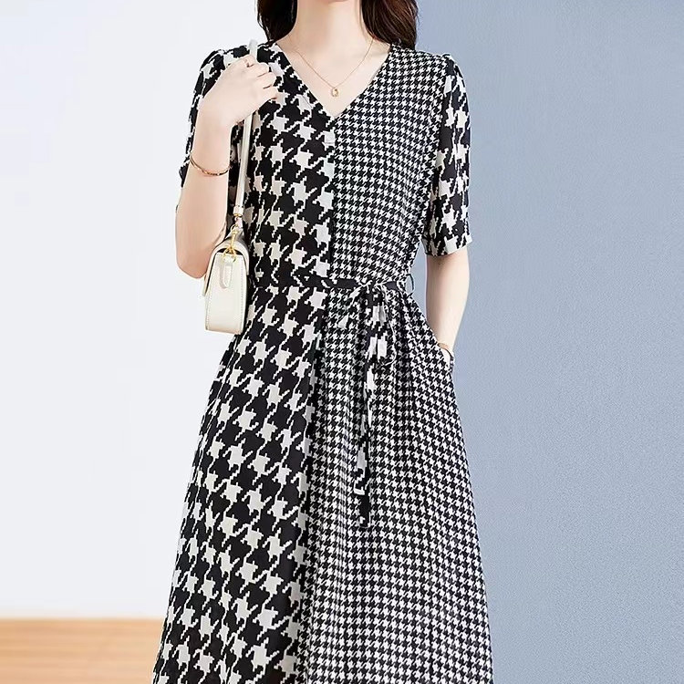 0-200 秋冬女装连衣裙贵妇既视感宽松遮肉显廋时尚显气质12.7预