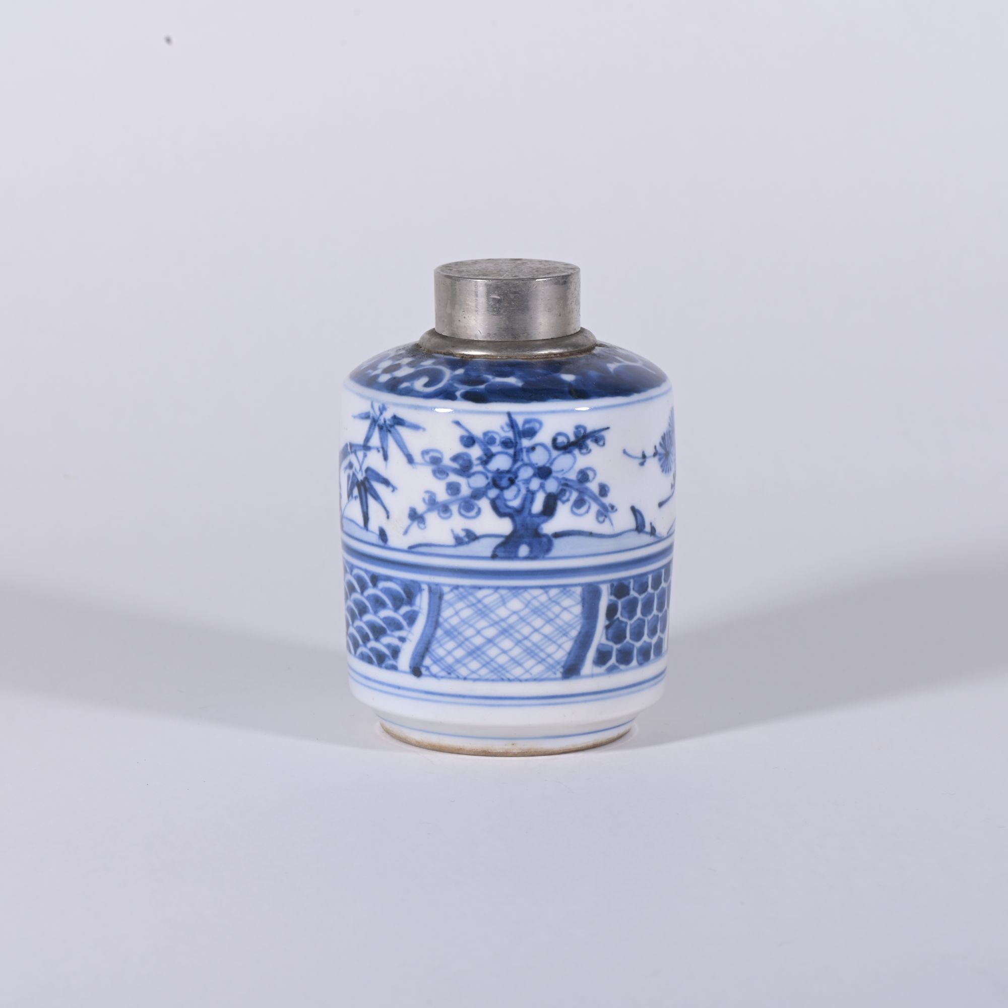 青花瓷茶叶罐 约高10.5cm宽7cm 约300g