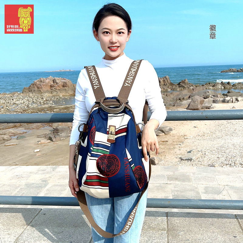 《阎双创造&徽章》高档轻便百搭通勤出游双肩包