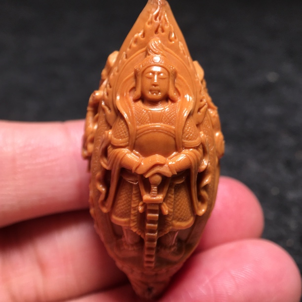 橄榄核雕刻单籽四大天王拜韦坨 苏工手工文玩吊坠挂件