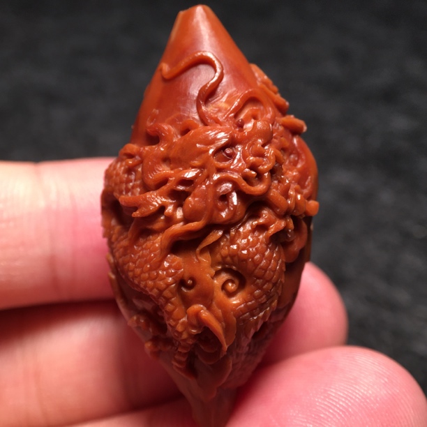 橄榄核雕刻生肖龙 苏工手工文玩挂件吊坠