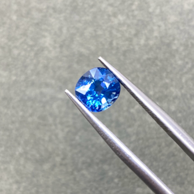 天然斯里兰卡皇家蓝蓝宝石1.69ct全净无瑕火彩璀璨CGRL证高性价比
