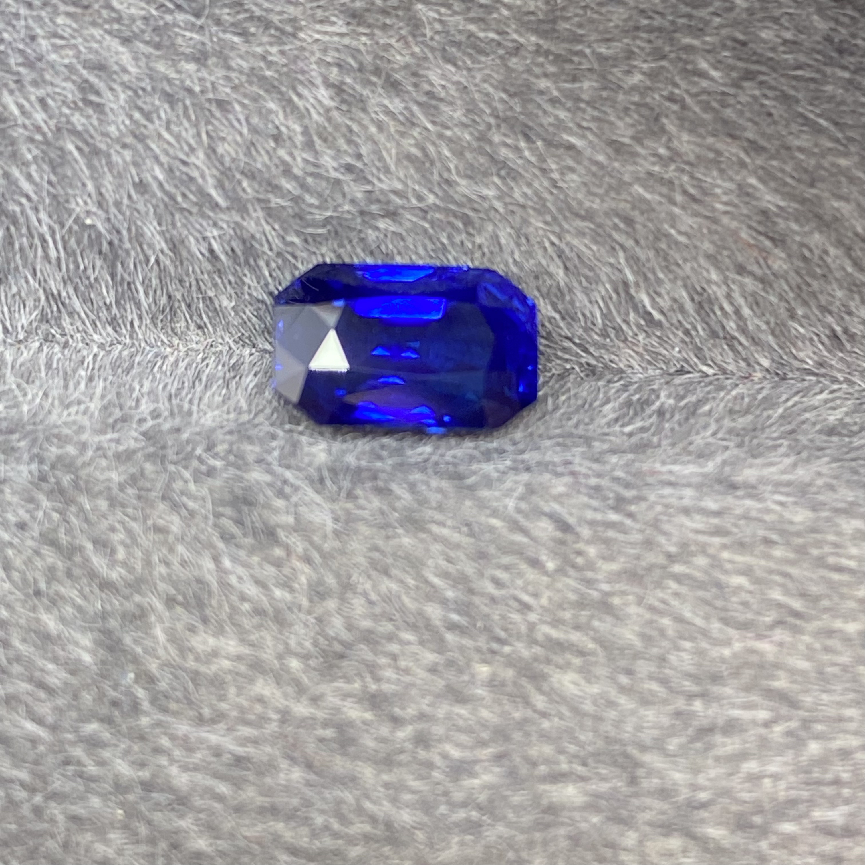 天然皇家蓝蓝宝石2.03ct全净无瑕大象证火彩好经典八角切高性价比