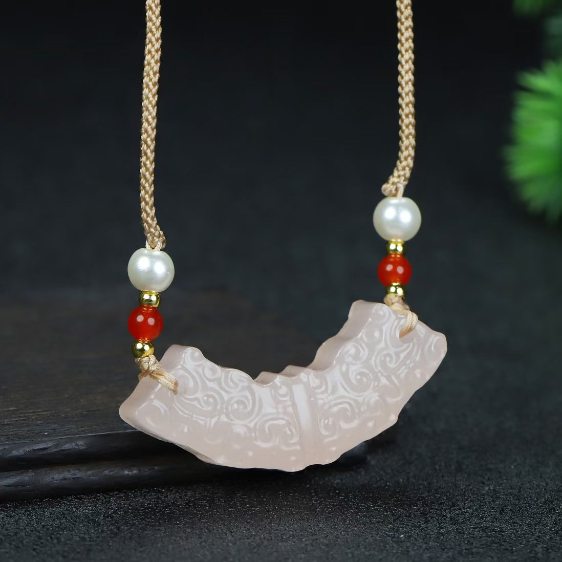 新疆老料藕粉锁骨链吊坠规格19*43*13左右