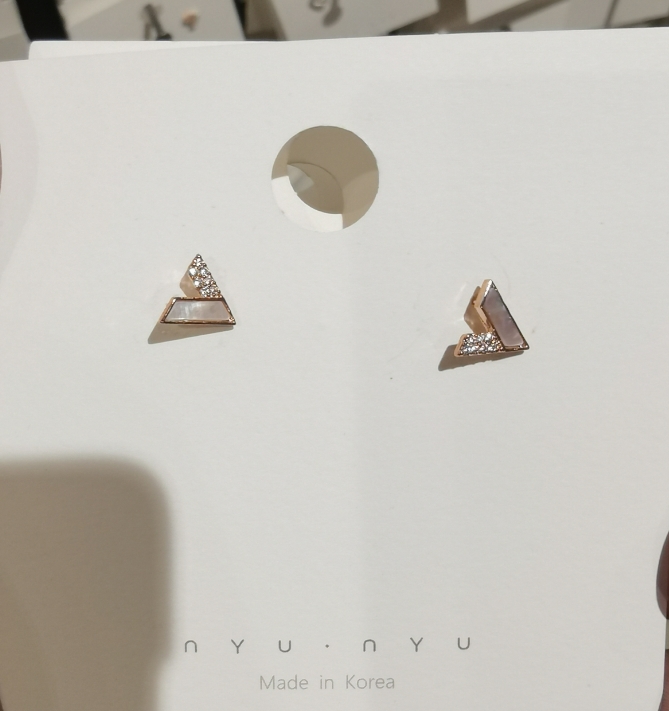 铜合金耳饰 韩国购  小V带钻 耳钉