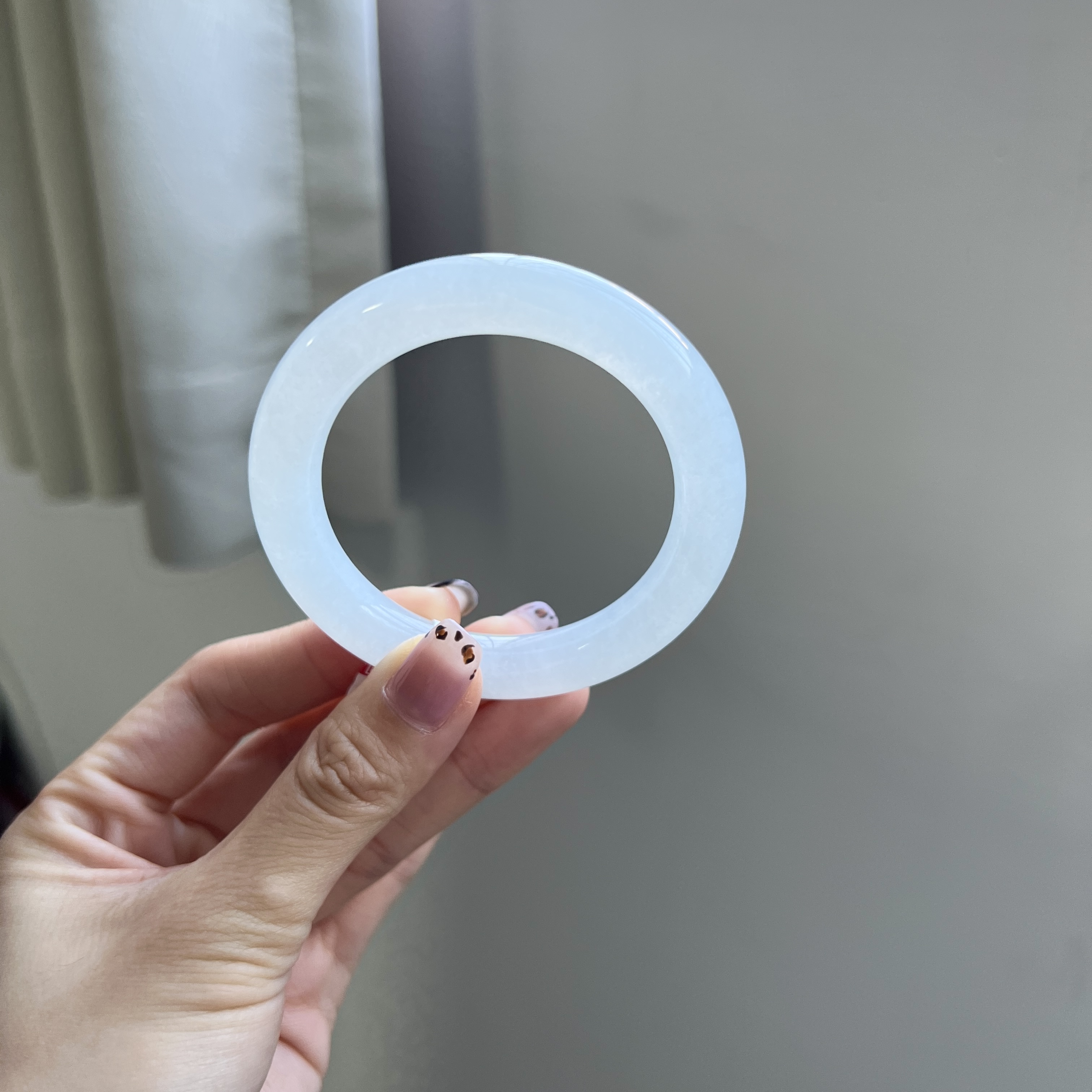 纯净白月光翡翠手镯 编号316  圆条51.1-10.15.9.9