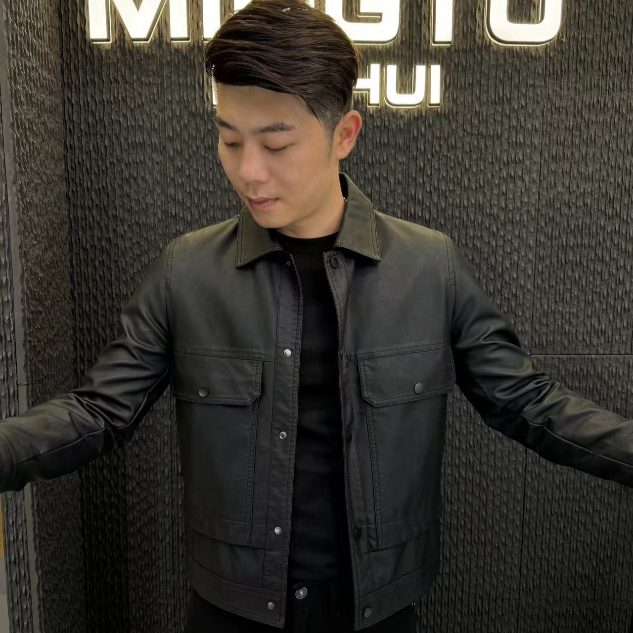 名图服饰2024春秋款男士百搭商务修身简约时尚翻领皮夹克短款911