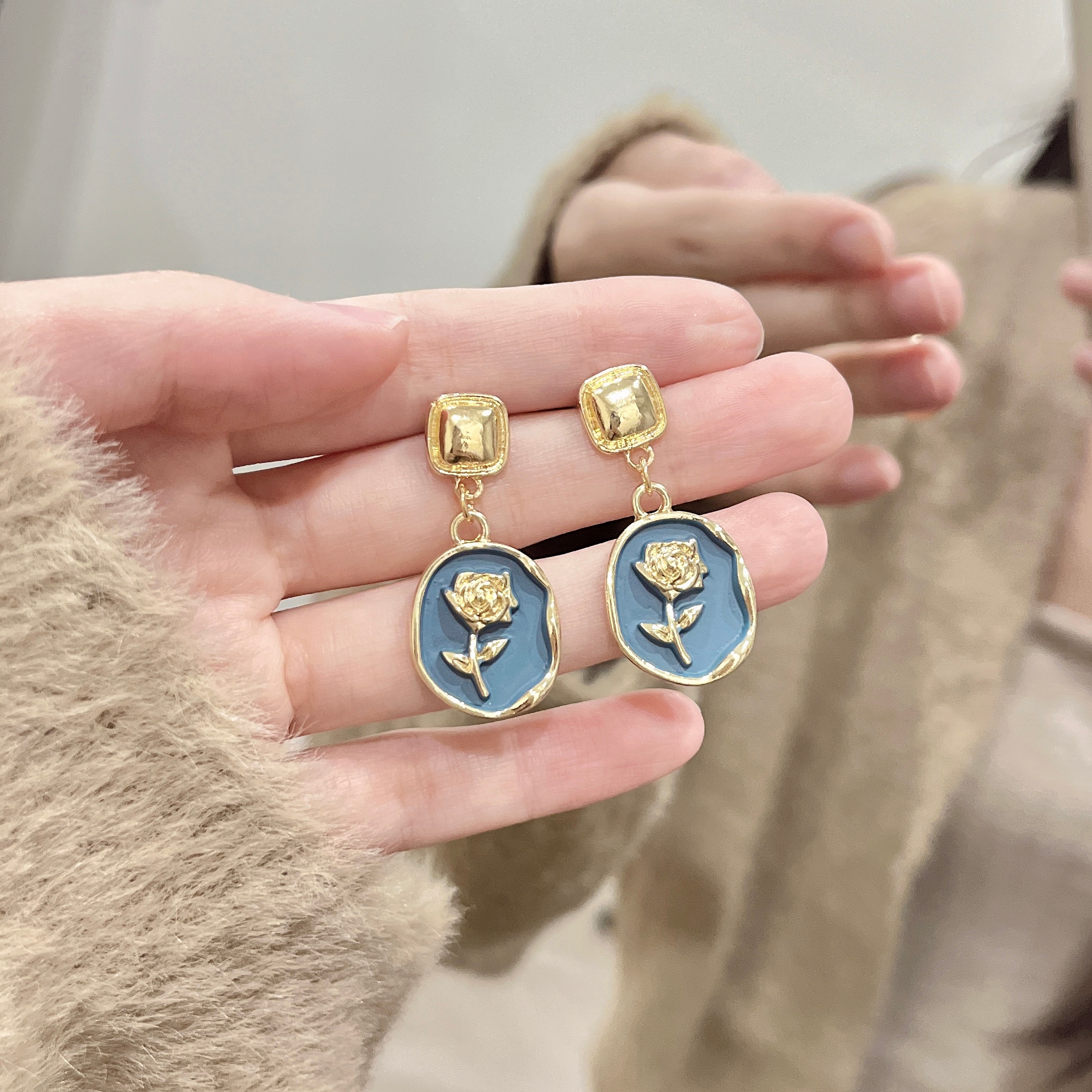 钛钢耳饰  A15-3934法式复古蓝色金属花朵耳环潮高级感轻奢耳钉女