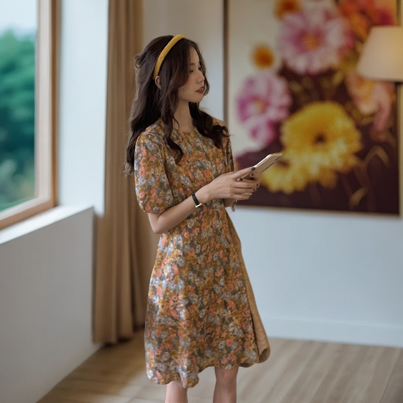 2024新款设计感碎花连衣裙子女初恋夏方领连衣裙温柔气质收腰显瘦