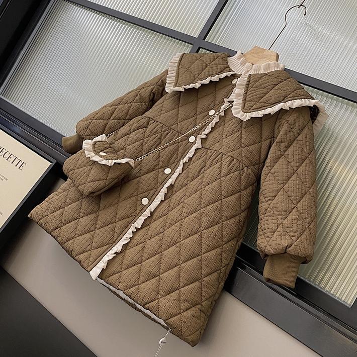 巴拉甄选童装2023冬季女童棉服女孩木耳边花边娃娃领加绒加厚中长