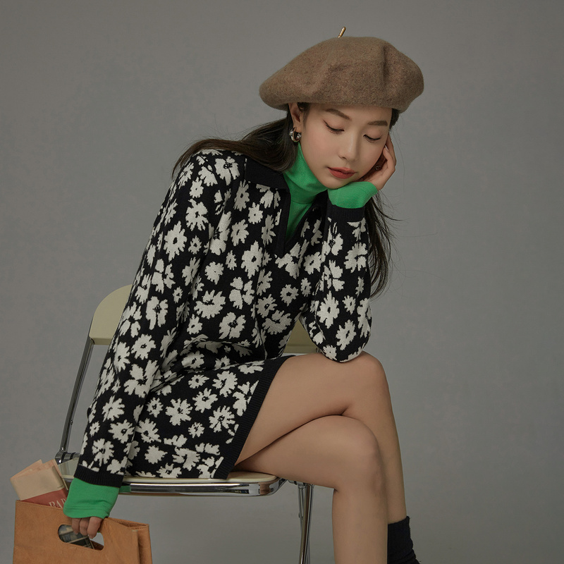 1212【金拐子专属】CHUU雏菊小花V领短黑色直筒宽松针织连衣裙-F